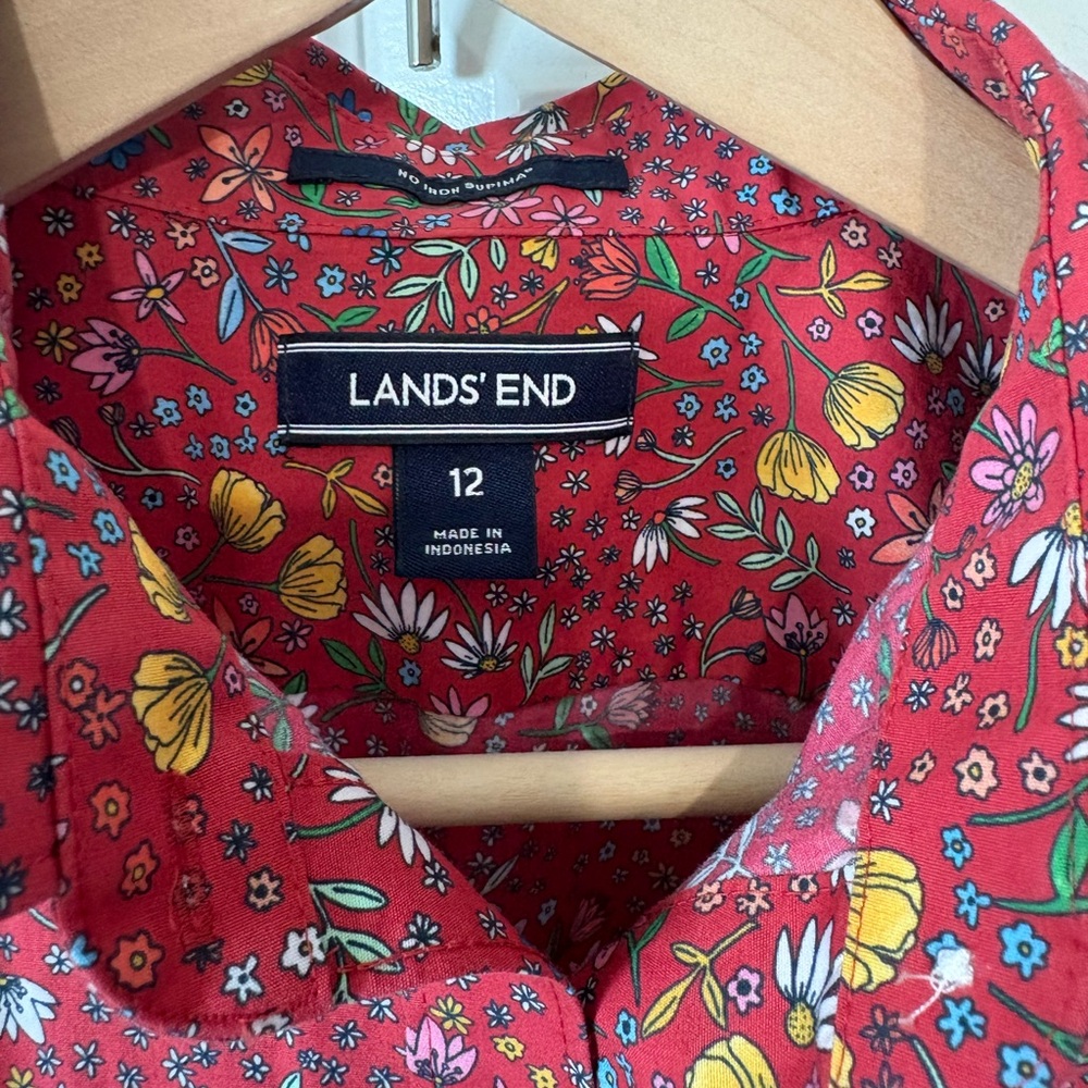 Lands' End No Iron Supima Red Floral Button Down Size 12 - Picture 2 of 5